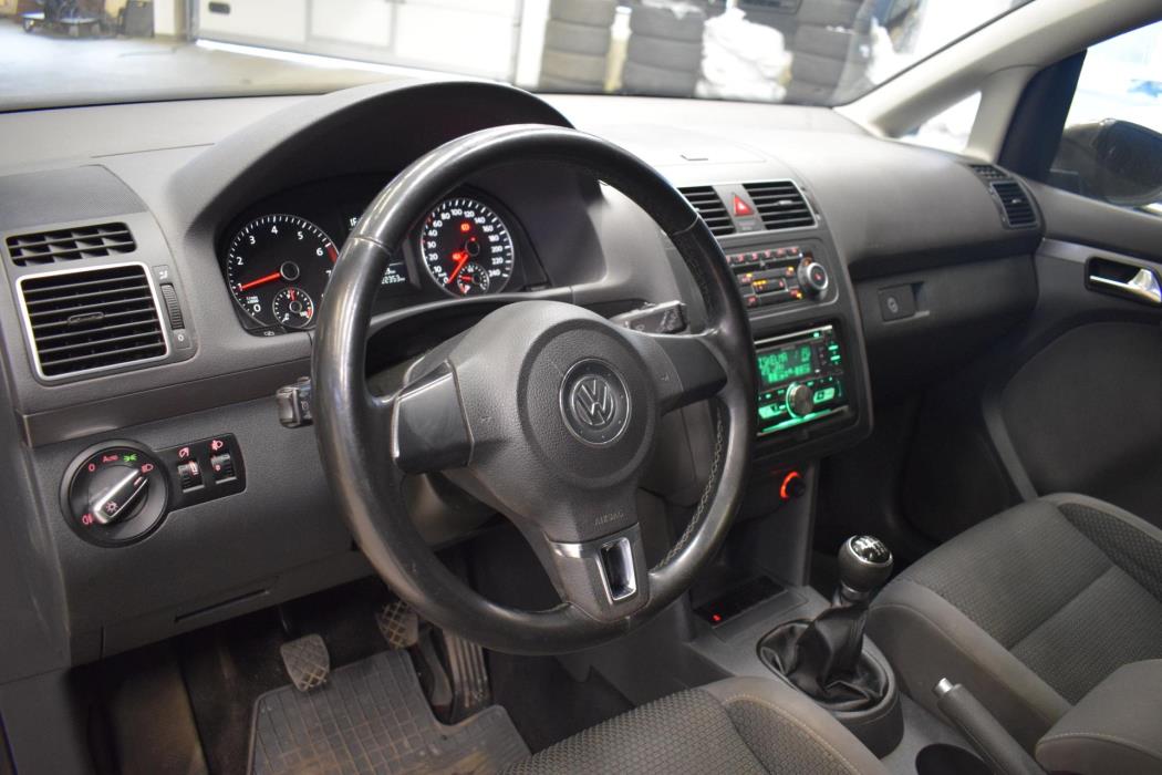 VOLKSWAGEN Touran 2011