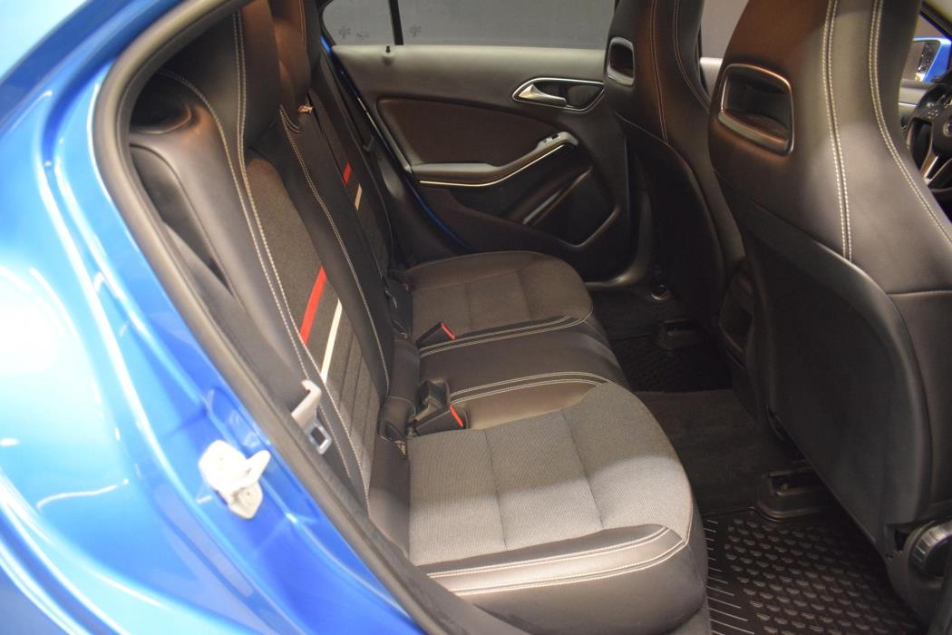 MERCEDES-BENZ A 2013