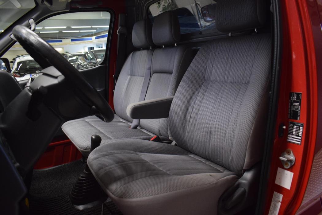 TOYOTA Hiace 2008