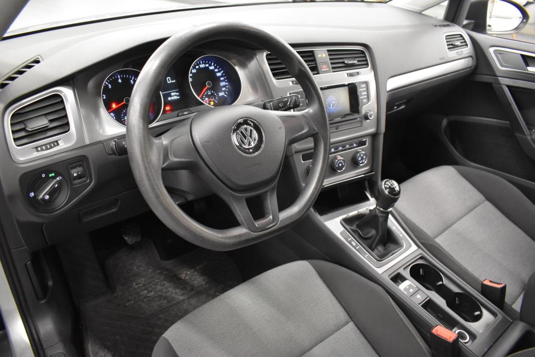 VOLKSWAGEN Golf 2012