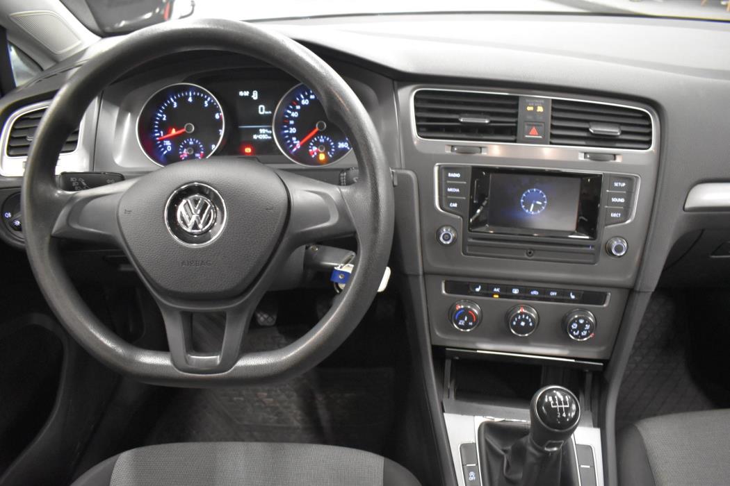 VOLKSWAGEN Golf 2012