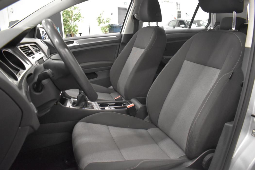 VOLKSWAGEN Golf 2012