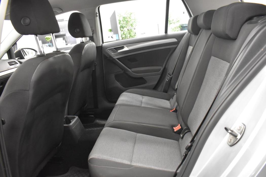 VOLKSWAGEN Golf 2012