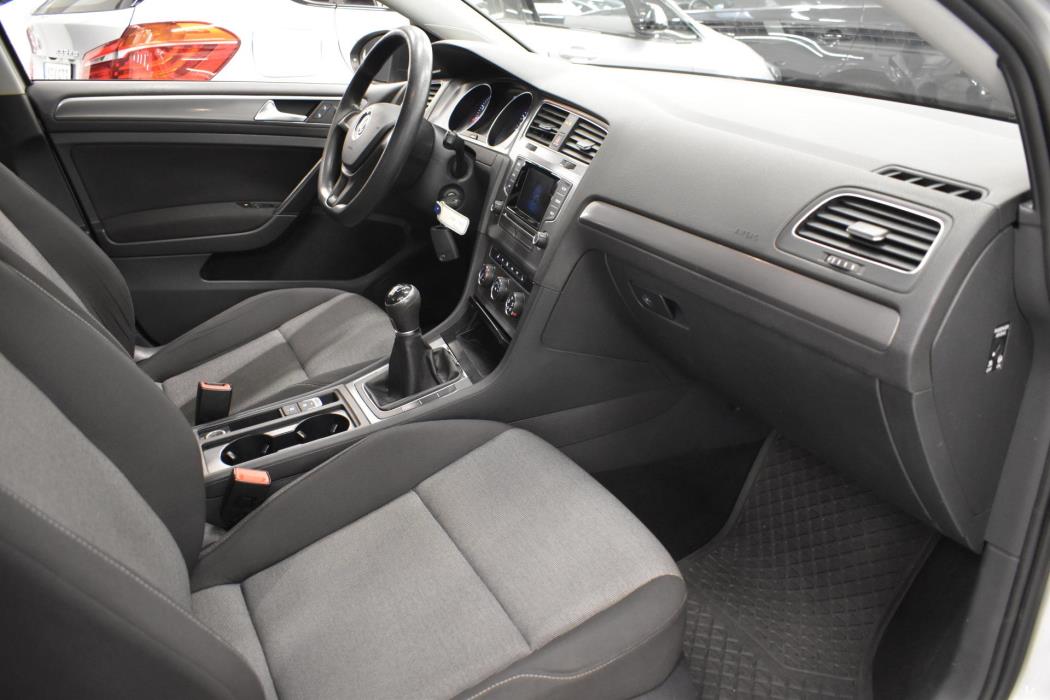 VOLKSWAGEN Golf 2012