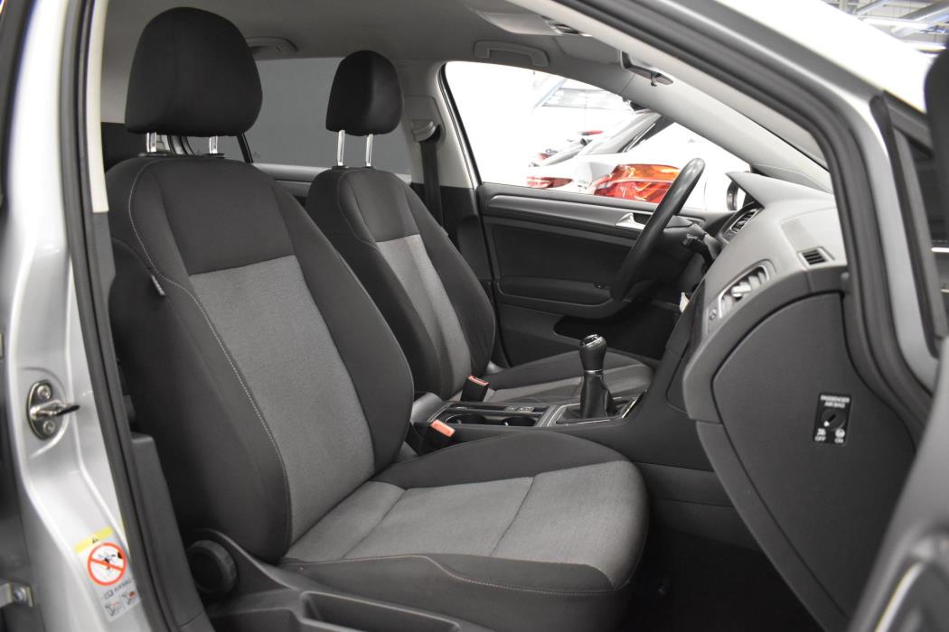 VOLKSWAGEN Golf 2012