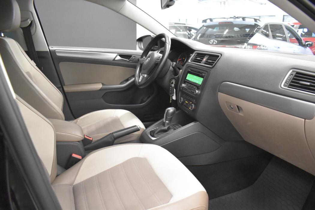 VOLKSWAGEN Jetta 2012
