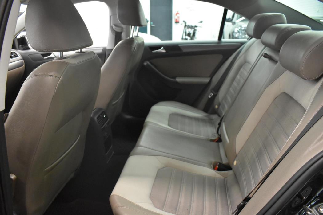 VOLKSWAGEN Jetta 2012
