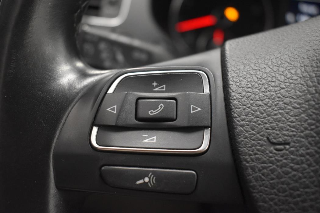 VOLKSWAGEN Jetta 2012