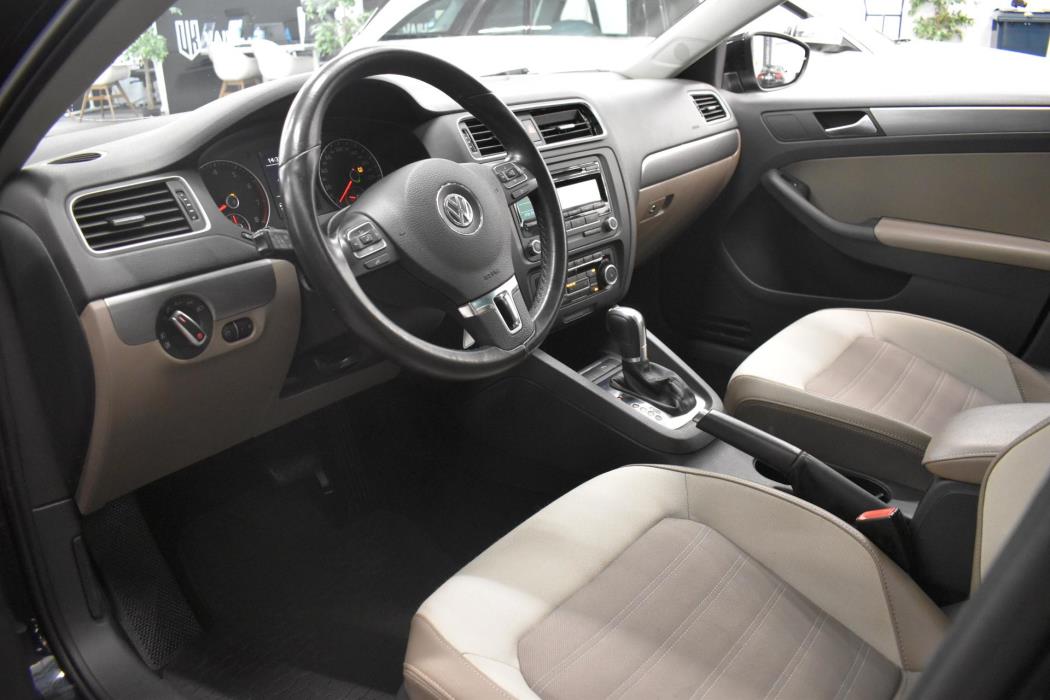 VOLKSWAGEN Jetta 2012