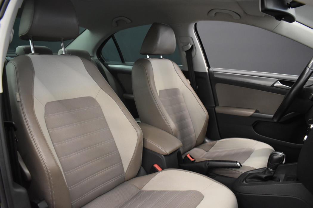 VOLKSWAGEN Jetta 2012