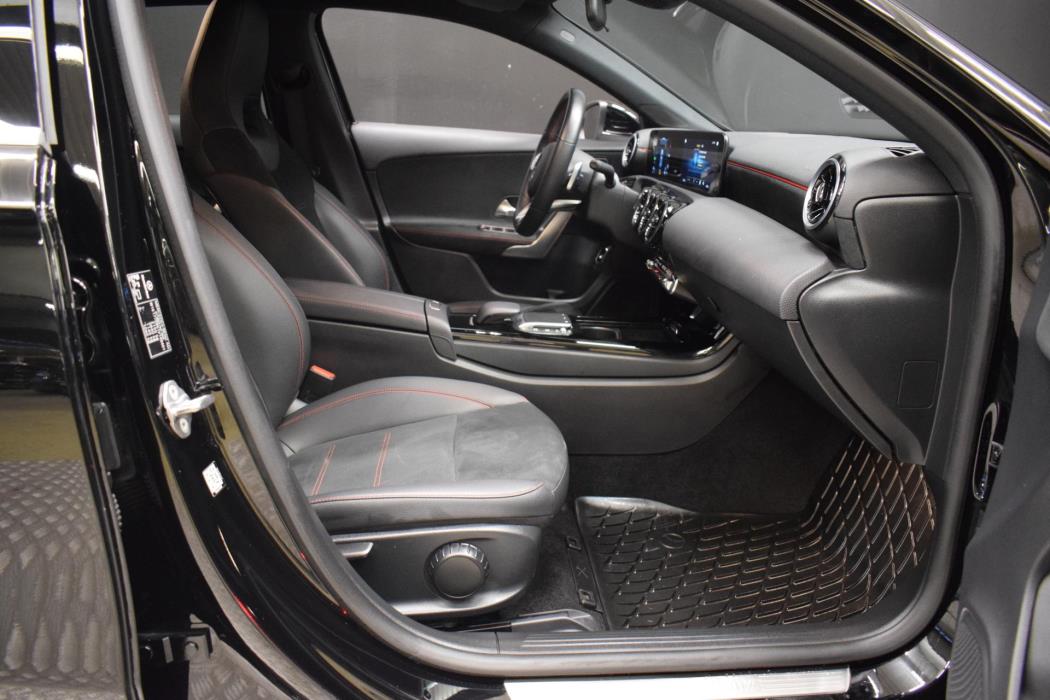 MERCEDES-BENZ A 2022