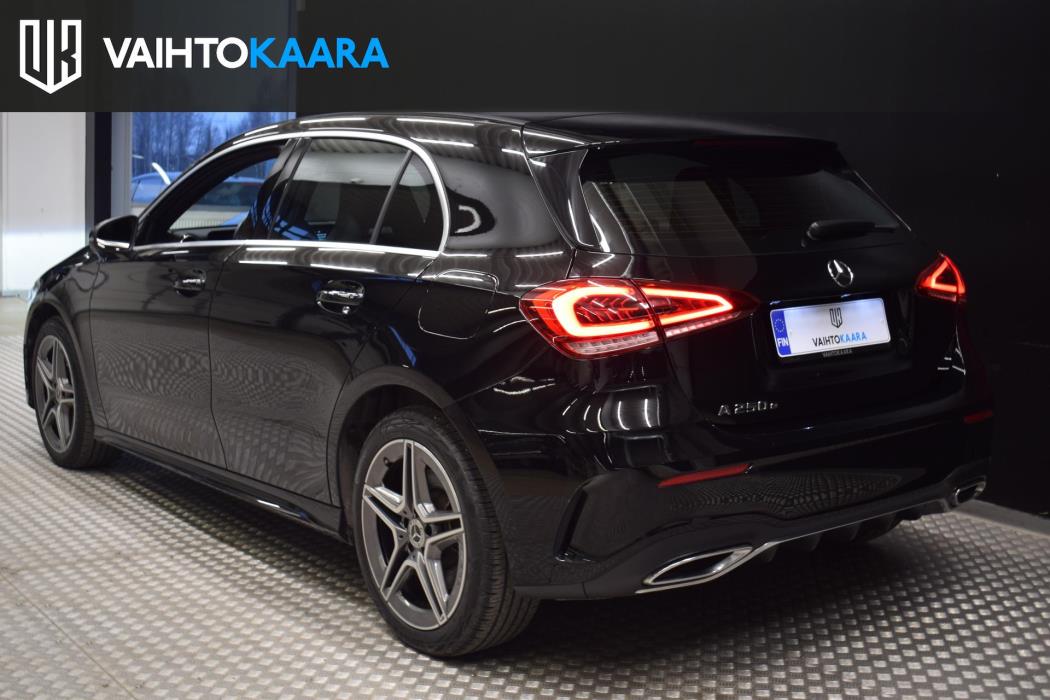 MERCEDES-BENZ A 2022