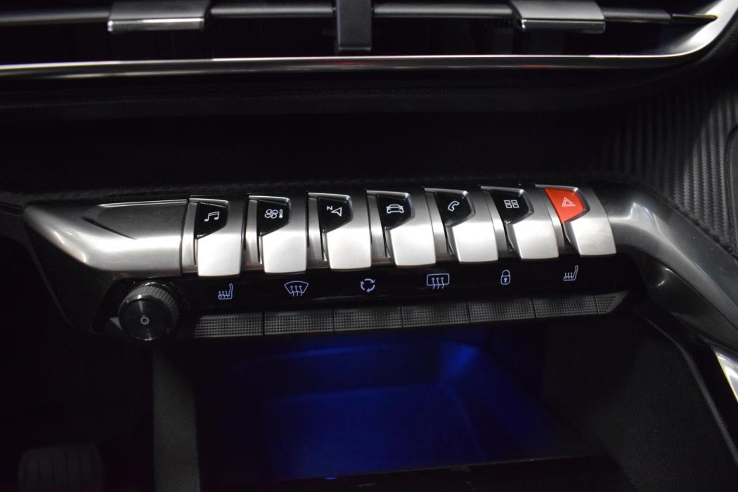 PEUGEOT 5008 2018