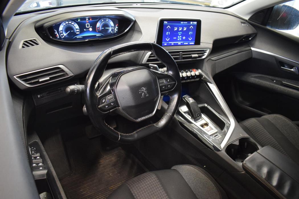 PEUGEOT 5008 2018