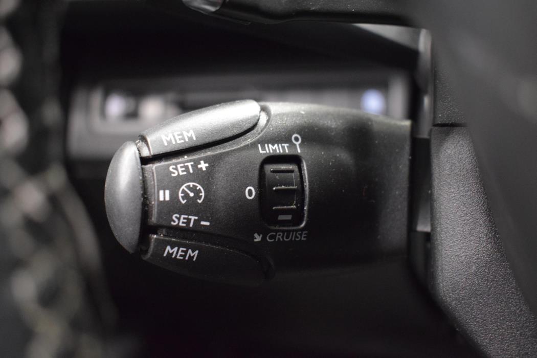 PEUGEOT 5008 2018