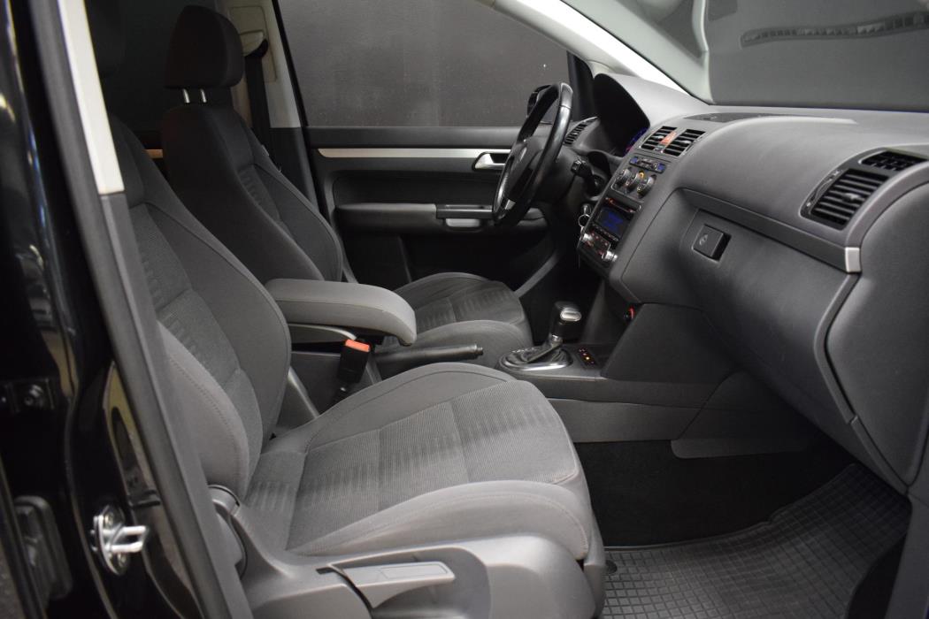 VOLKSWAGEN Touran 2009