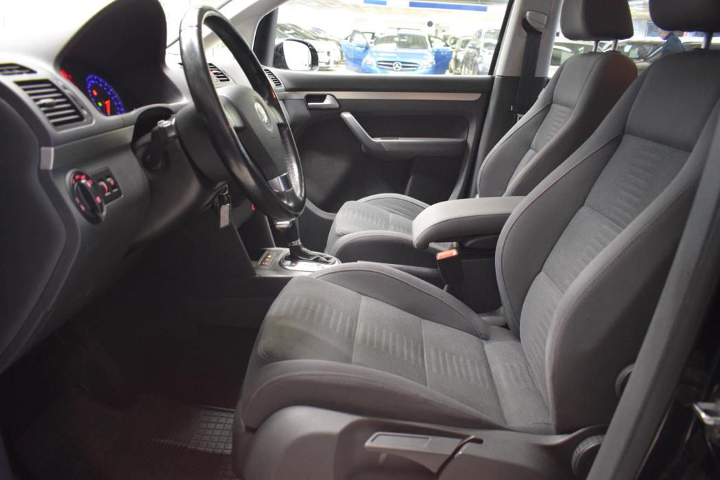 VOLKSWAGEN Touran 2009
