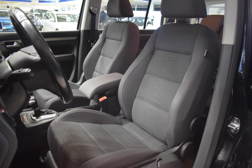 VOLKSWAGEN Touran 2009