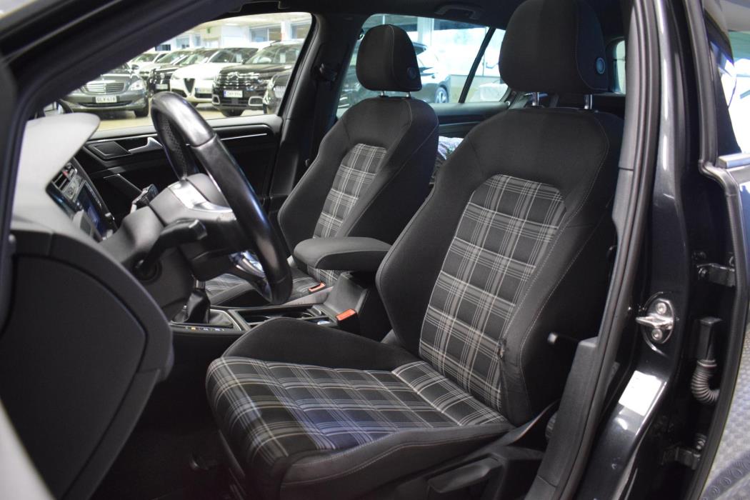 VOLKSWAGEN Golf 2014