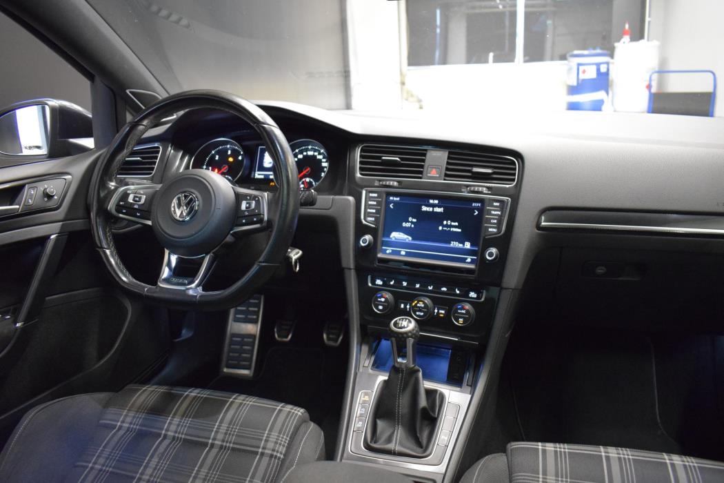 VOLKSWAGEN Golf 2014