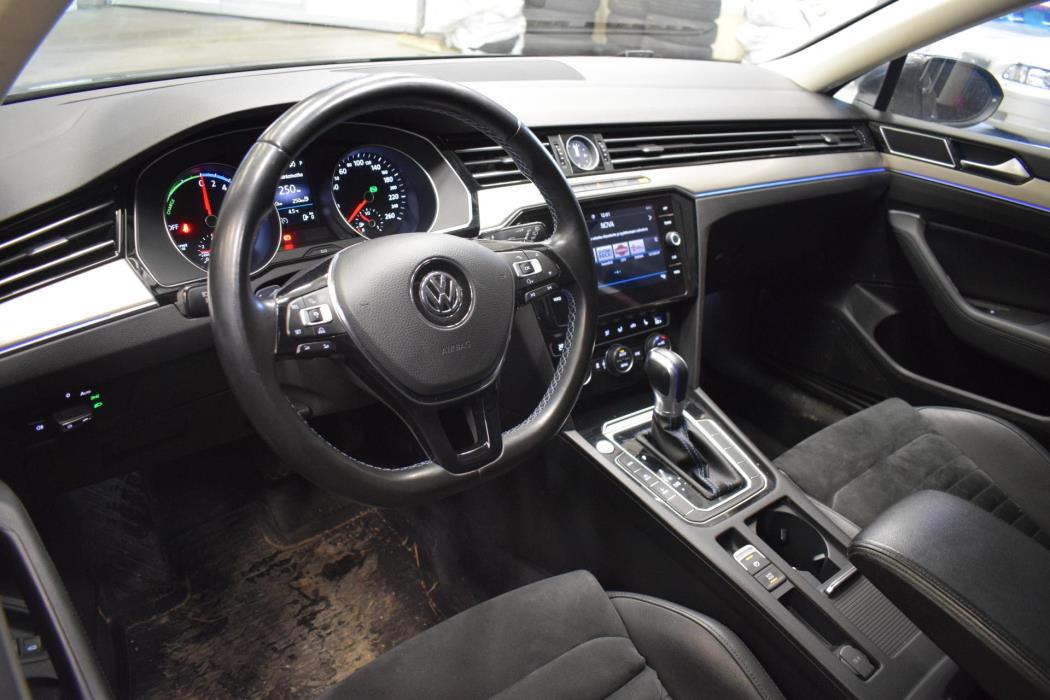VOLKSWAGEN Passat 2018