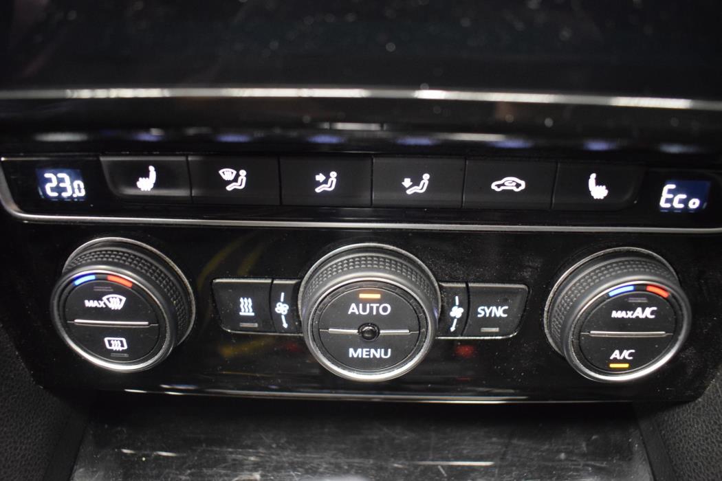 VOLKSWAGEN Passat 2018