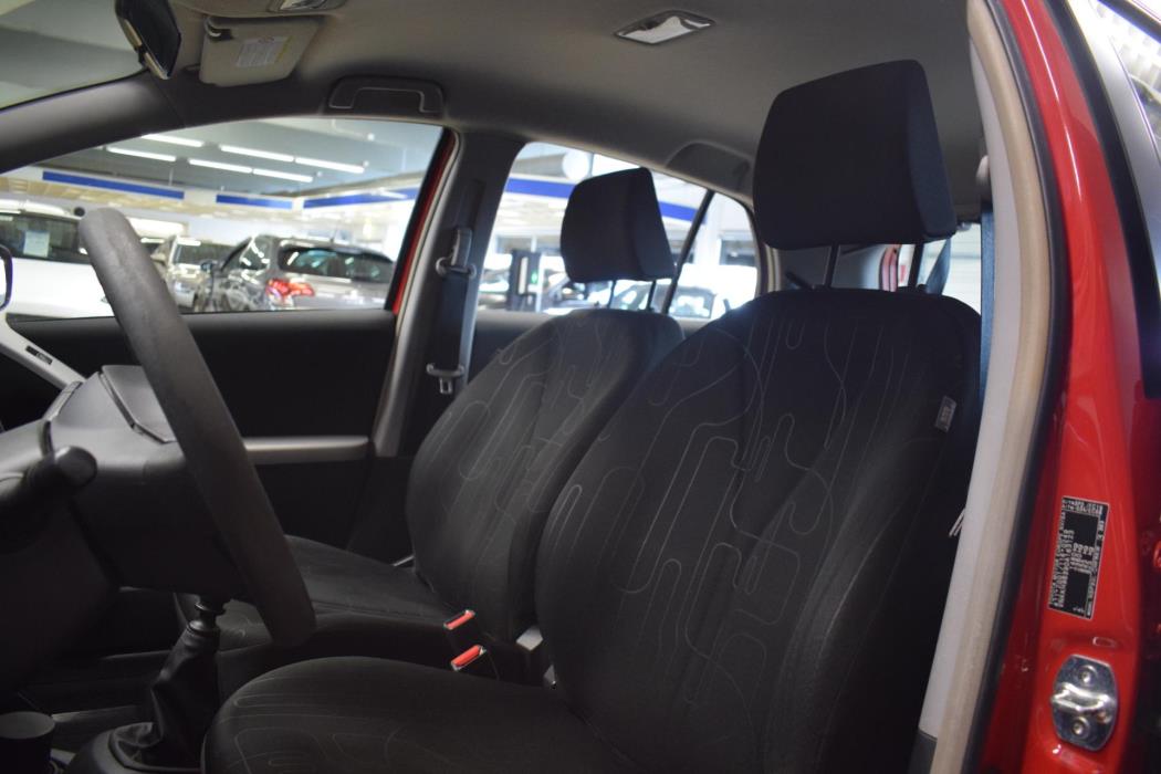 TOYOTA Yaris 2011