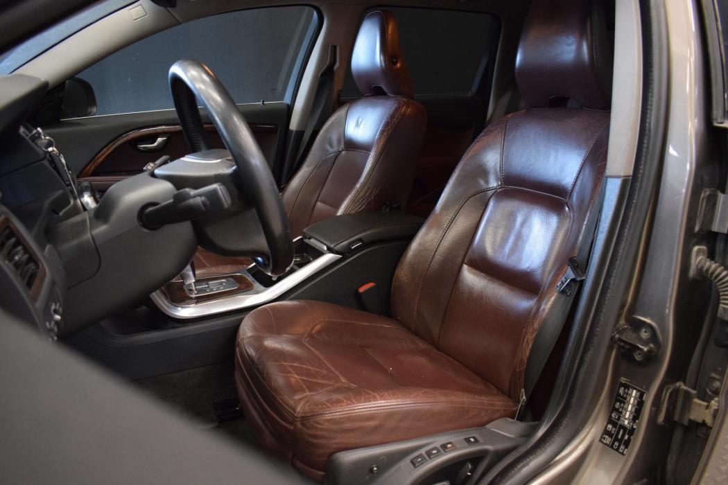 VOLVO V70 2012