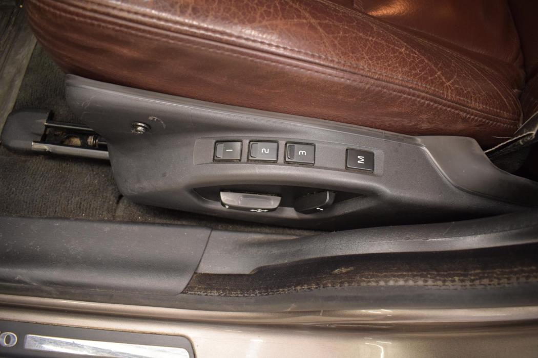 VOLVO V70 2012