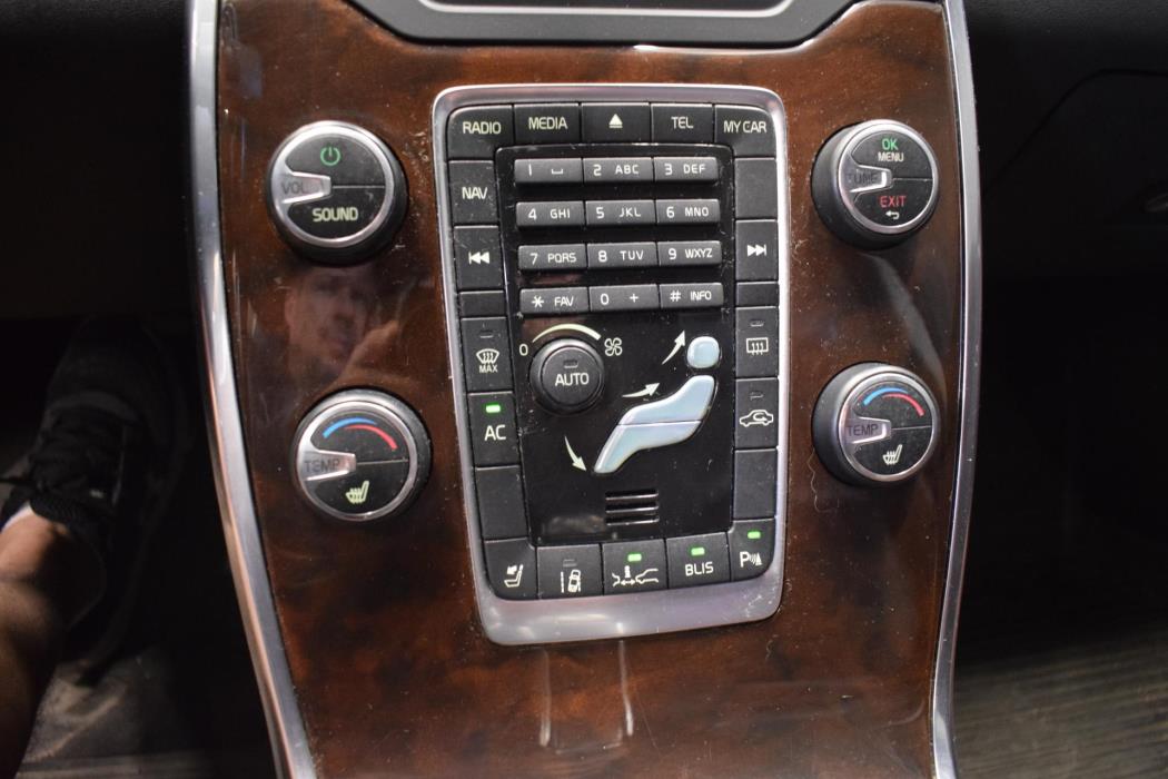 VOLVO V70 2012