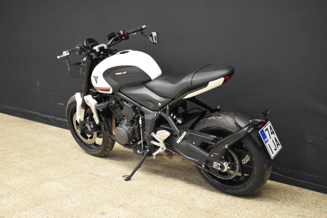 TRIUMPH Trident 2021