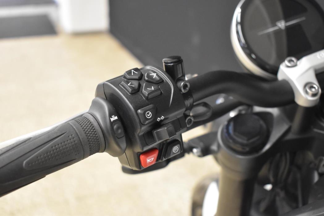 TRIUMPH Trident 2021