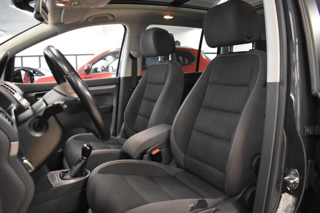 VOLKSWAGEN Touran 2014