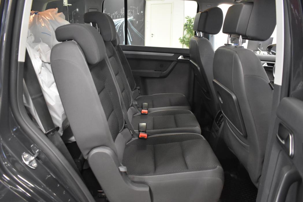 VOLKSWAGEN Touran 2014