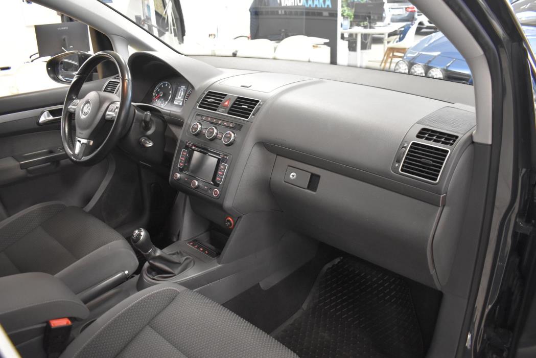 VOLKSWAGEN Touran 2014