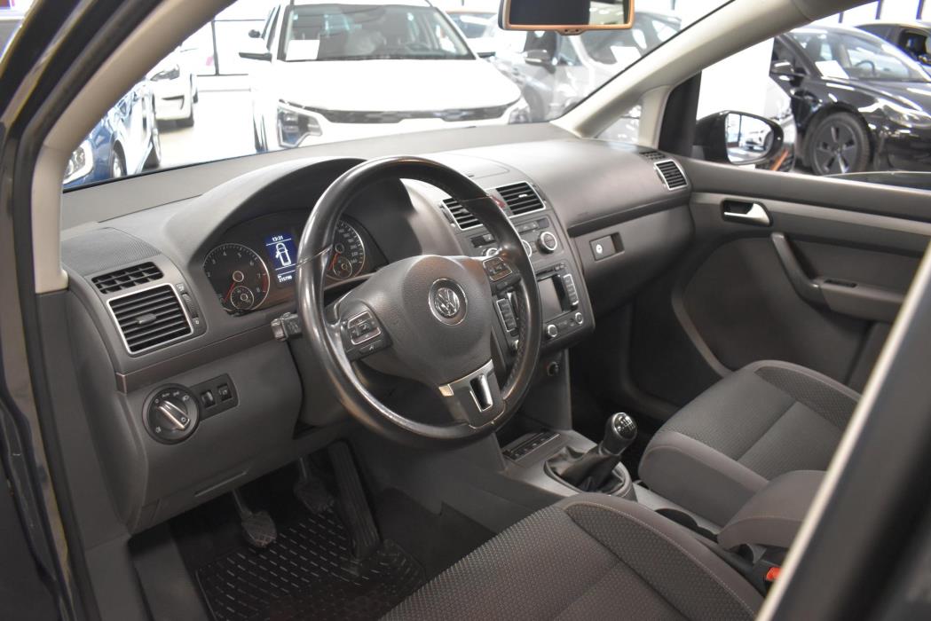 VOLKSWAGEN Touran 2014