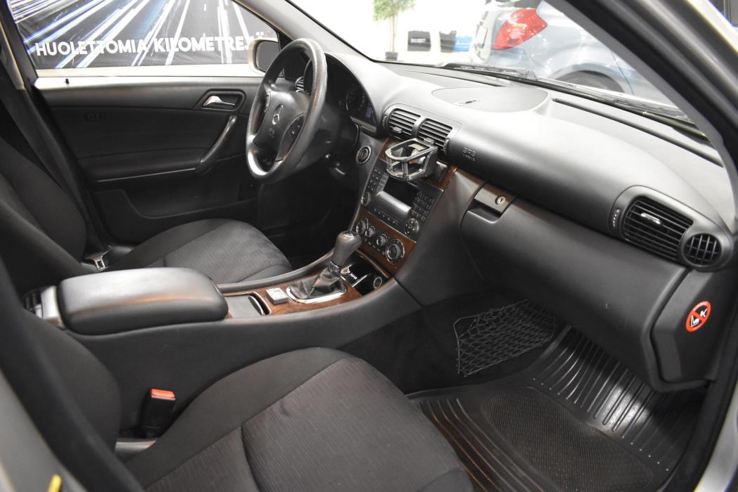 MERCEDES-BENZ C 2004