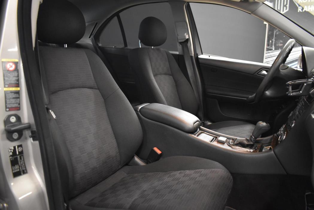 MERCEDES-BENZ C 2004