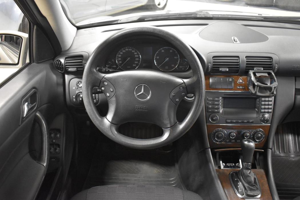 MERCEDES-BENZ C 2004