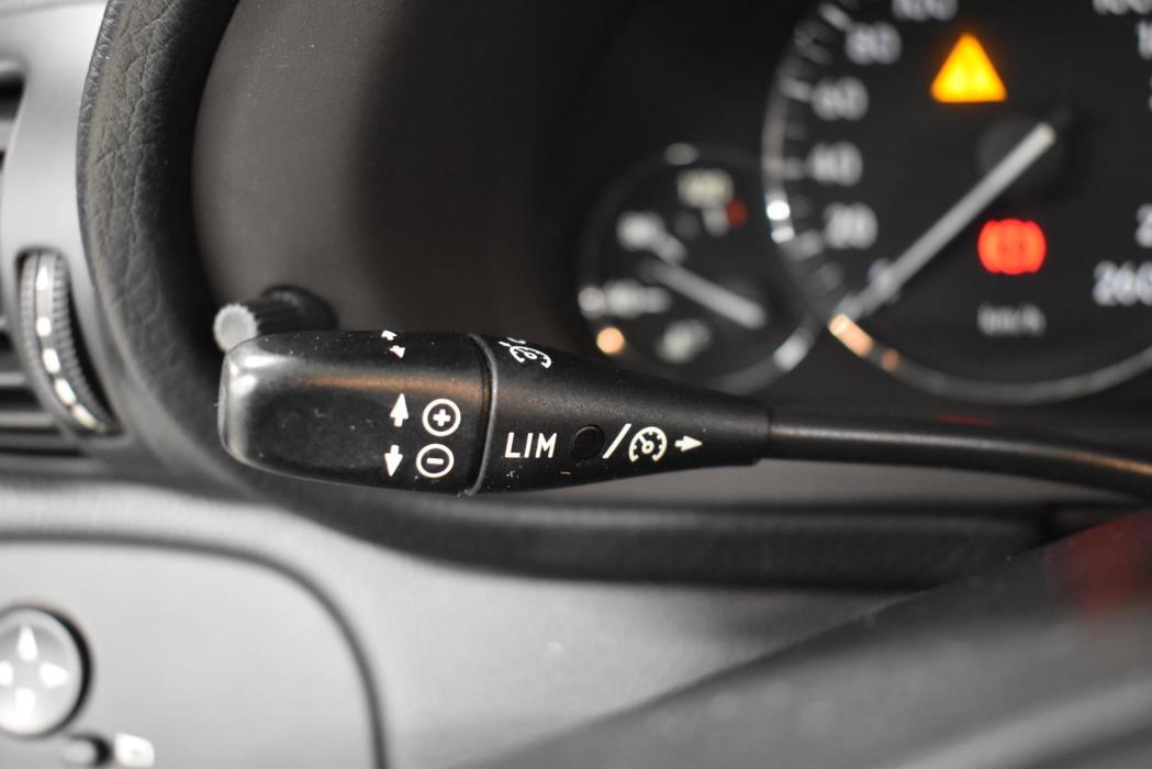 MERCEDES-BENZ C 2004