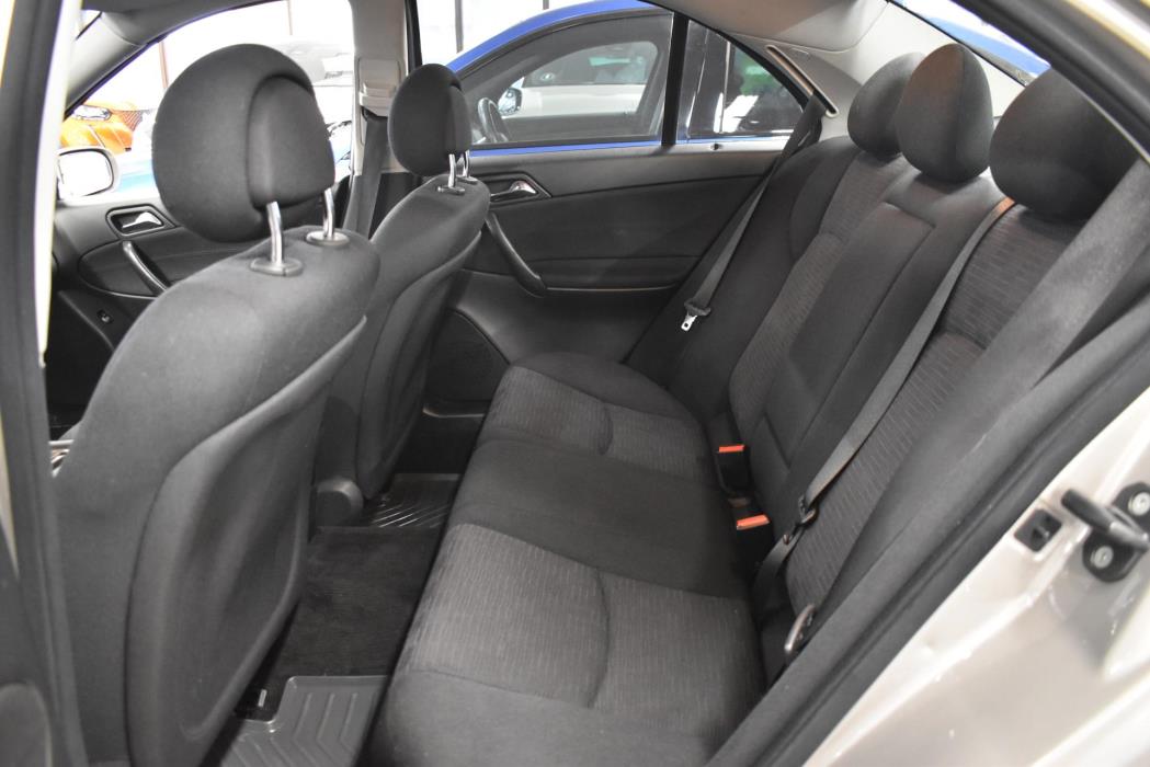 MERCEDES-BENZ C 2004