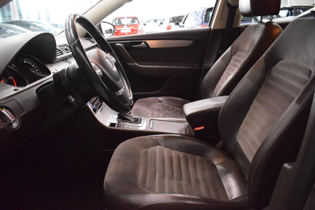 VOLKSWAGEN Passat 2011