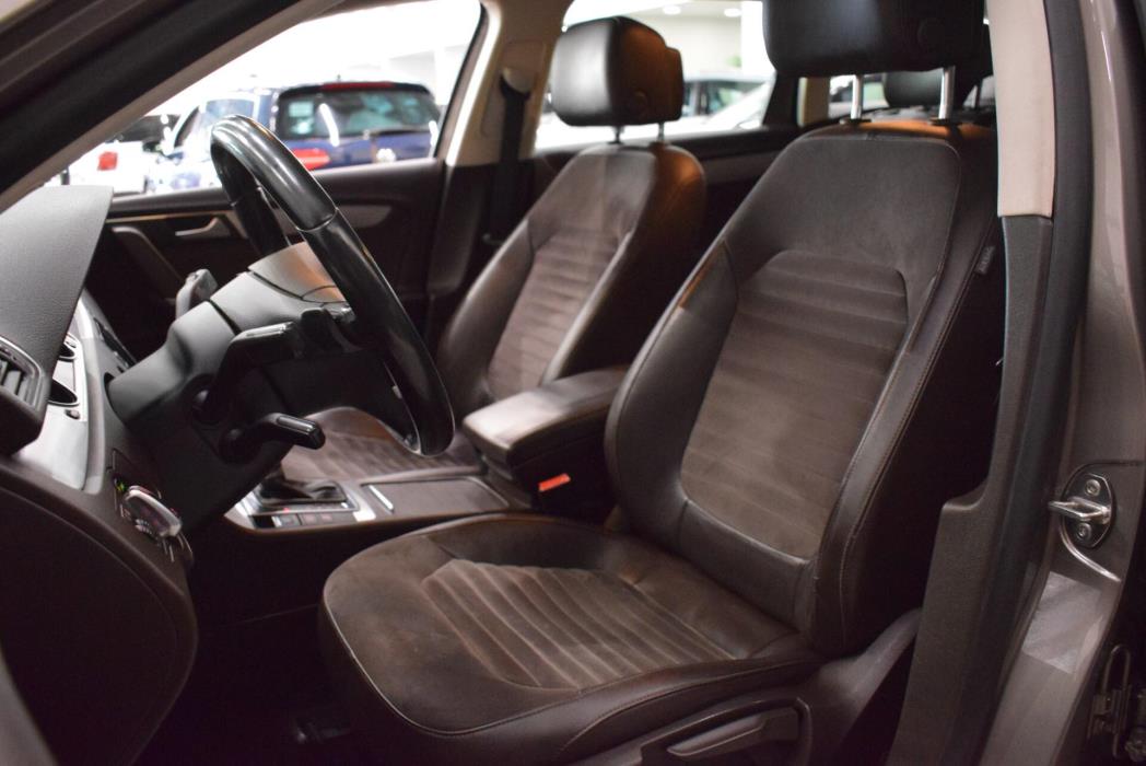 VOLKSWAGEN Passat 2011