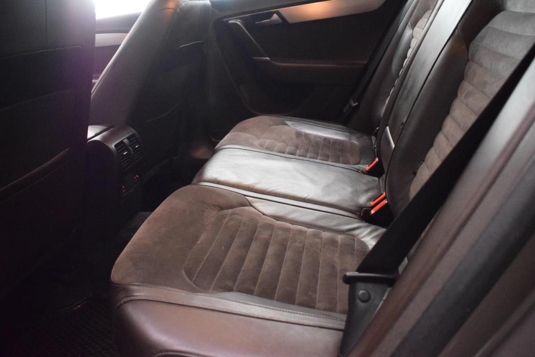 VOLKSWAGEN Passat 2011