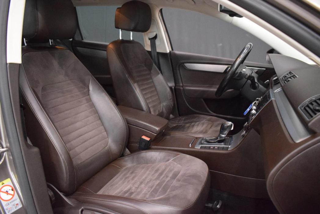 VOLKSWAGEN Passat 2011