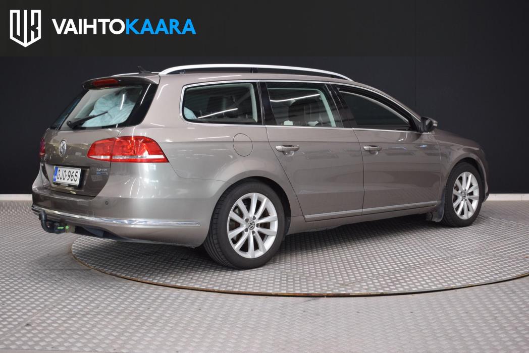 VOLKSWAGEN Passat 2011