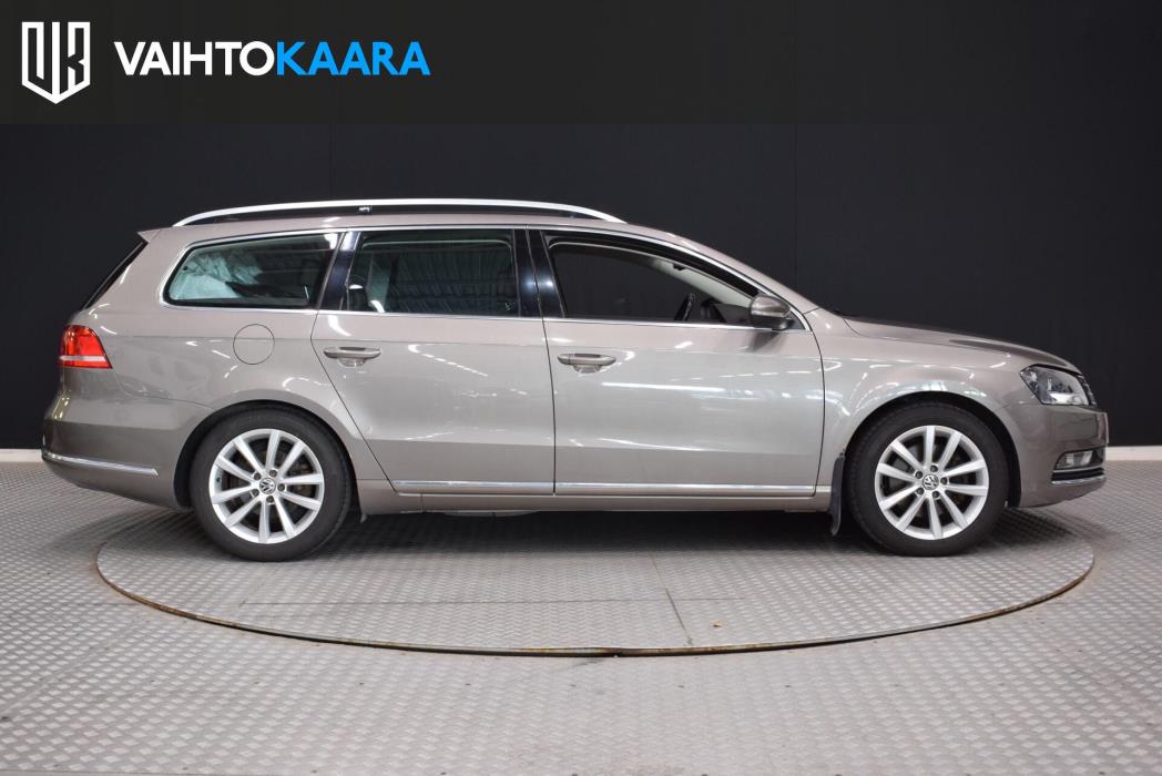 VOLKSWAGEN Passat 2011