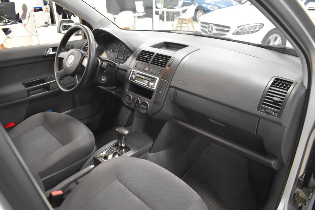 VOLKSWAGEN Polo 2003