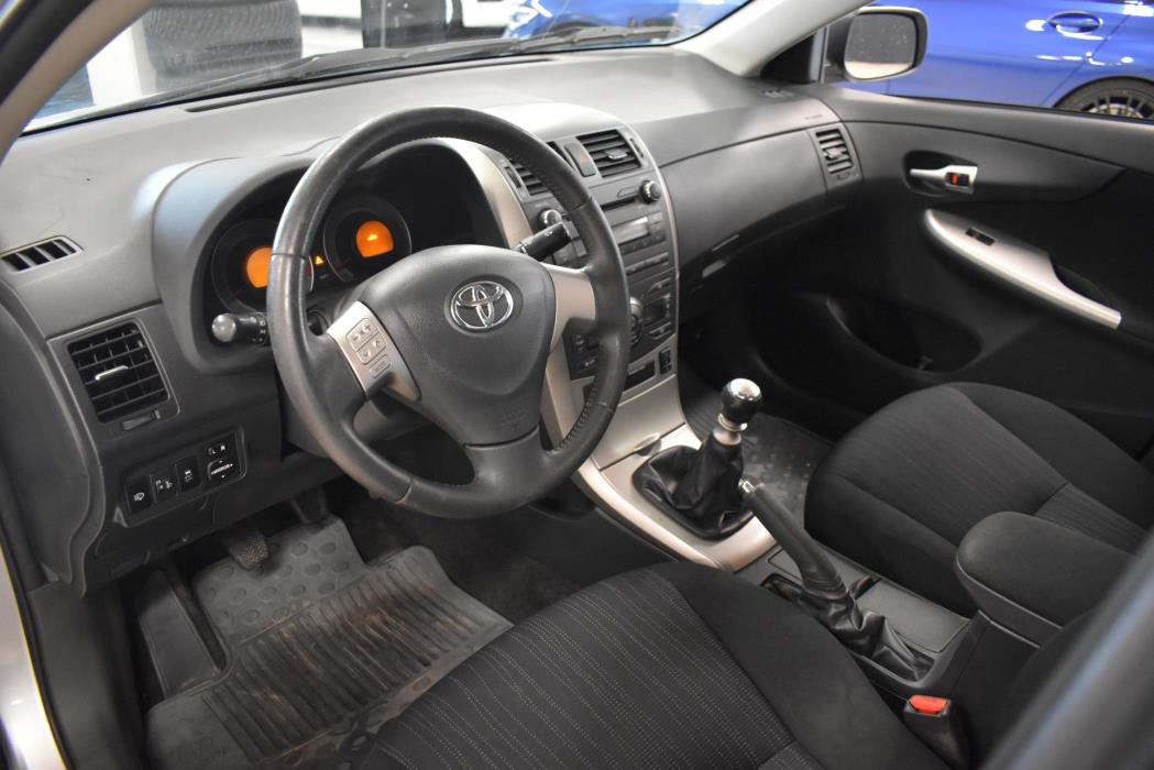 TOYOTA Corolla 2010
