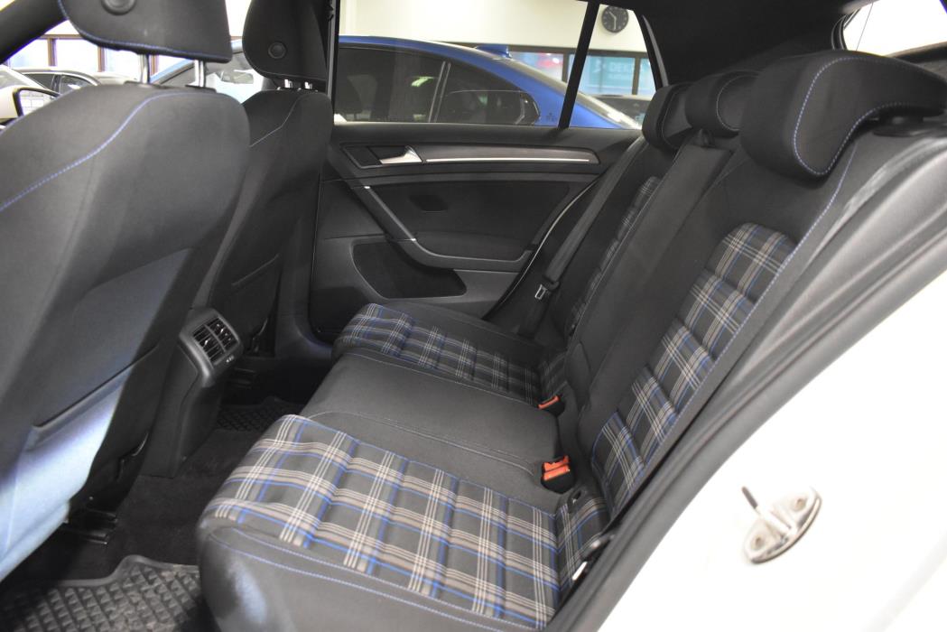 VOLKSWAGEN Golf 2020